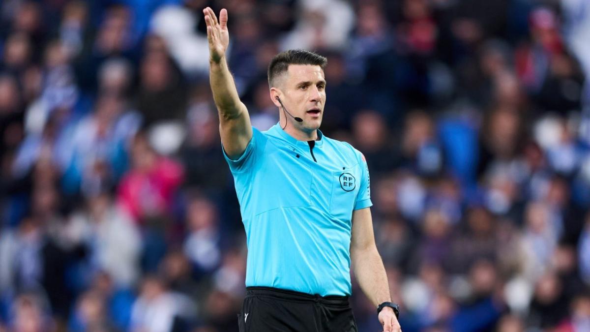 Spanish referee Isidro Diaz de Mera Escuderos